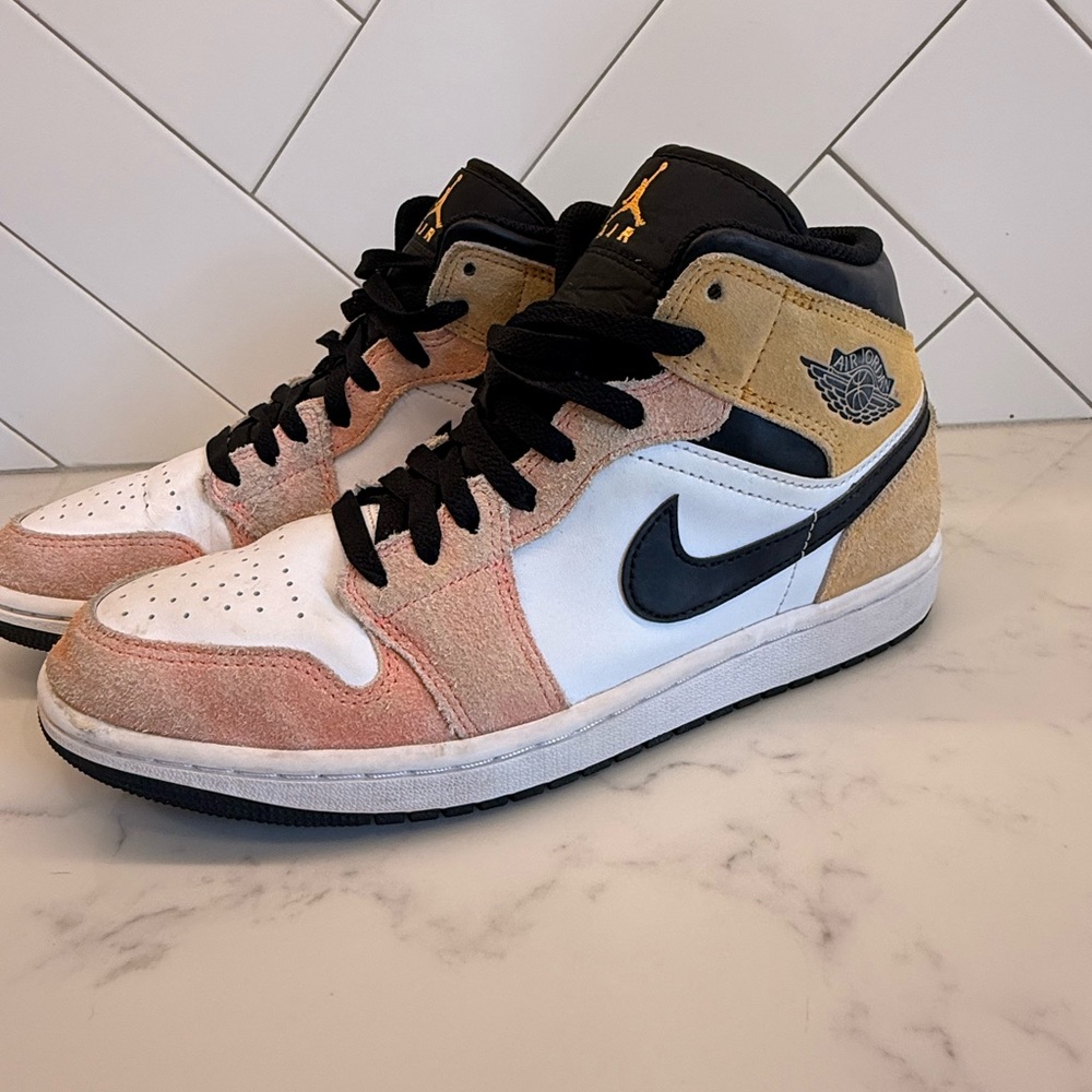 Authentic Nike Air Jordan 1 Mid GS Flight Club Magic Ember Sundial Pink Peach